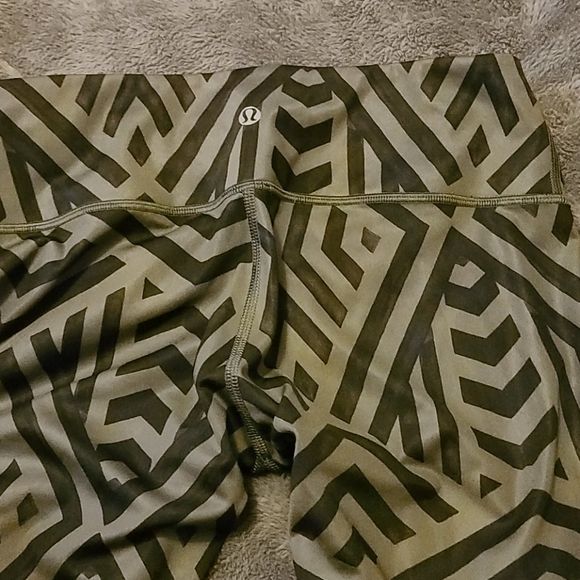 Lululemon Cropped Leggings Capri Printed 6 Green - Picture 2 of 4